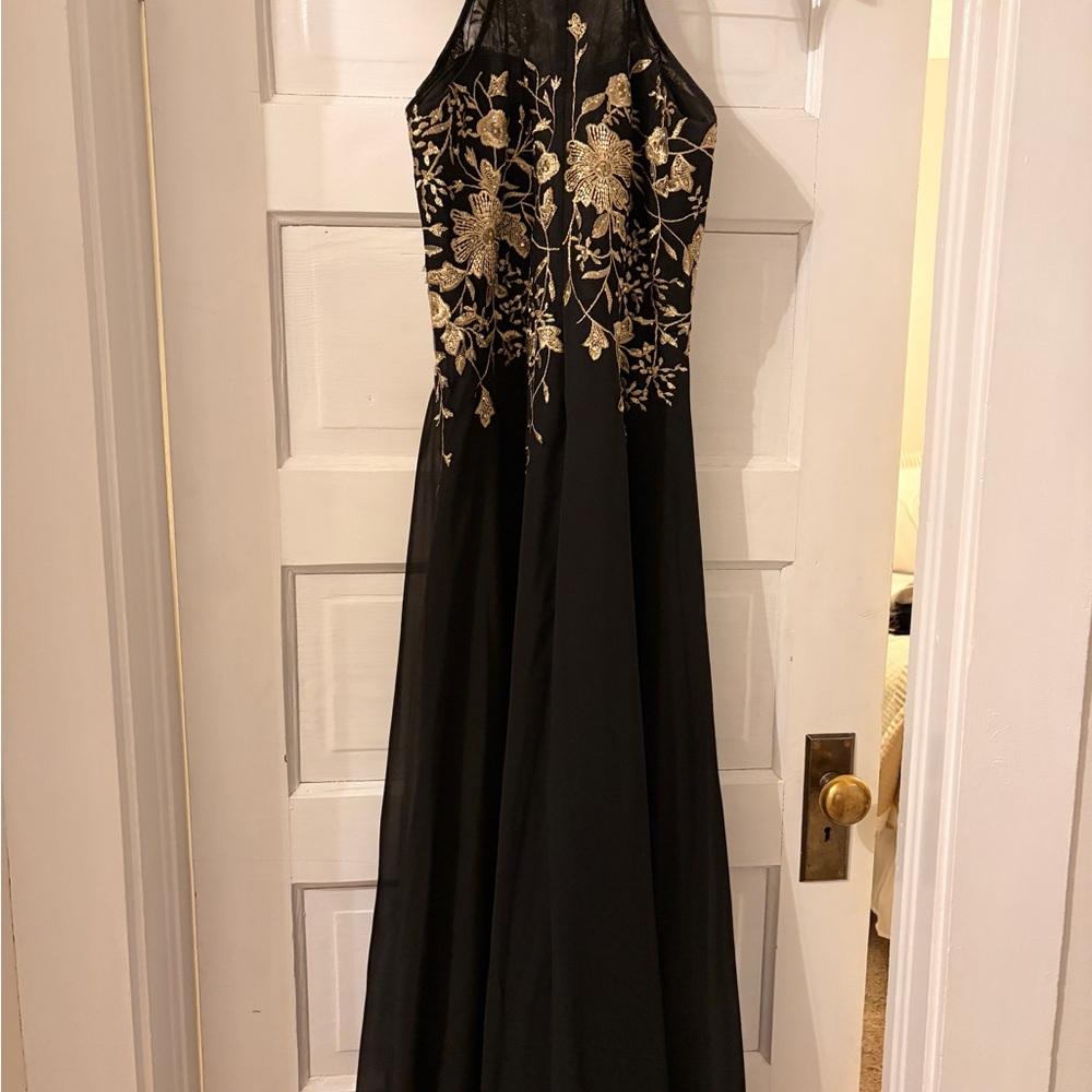 Betsy and Adam Petite Sleeveless Floral-Appliqué Illusion black Gown - Picture 3 of 6